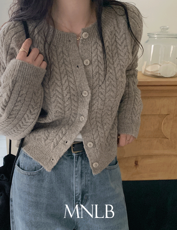 디어먼트 ❄️[1만장돌파/겨울가디건/니트가디건/직진배송][MNLB] 웨이드 보송 케이블 라운드넥 크롭 가디건