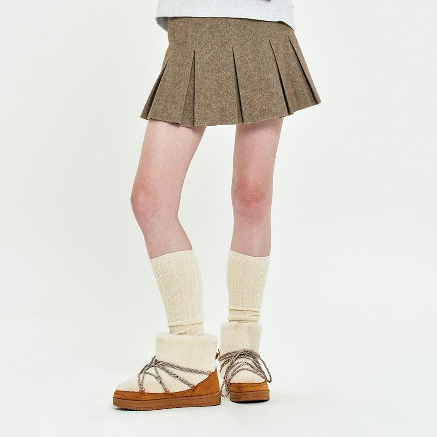 (홍은채 착용)체리 버튼 포인트 플리츠 스커트 [다크 베이지]