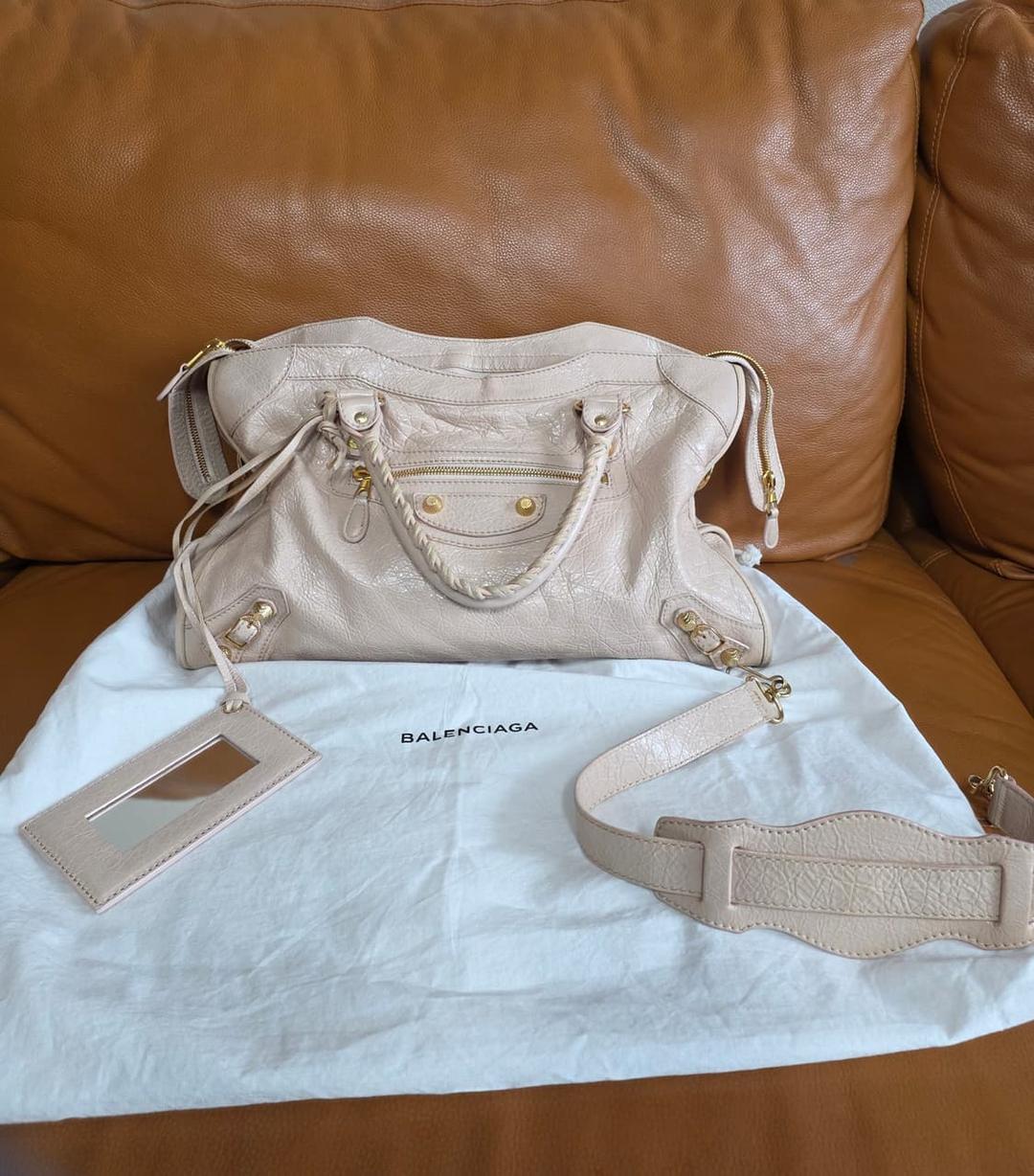 정품 발렌시아가 모터백 르시티 시티백 미듐 | 후루츠패밀리