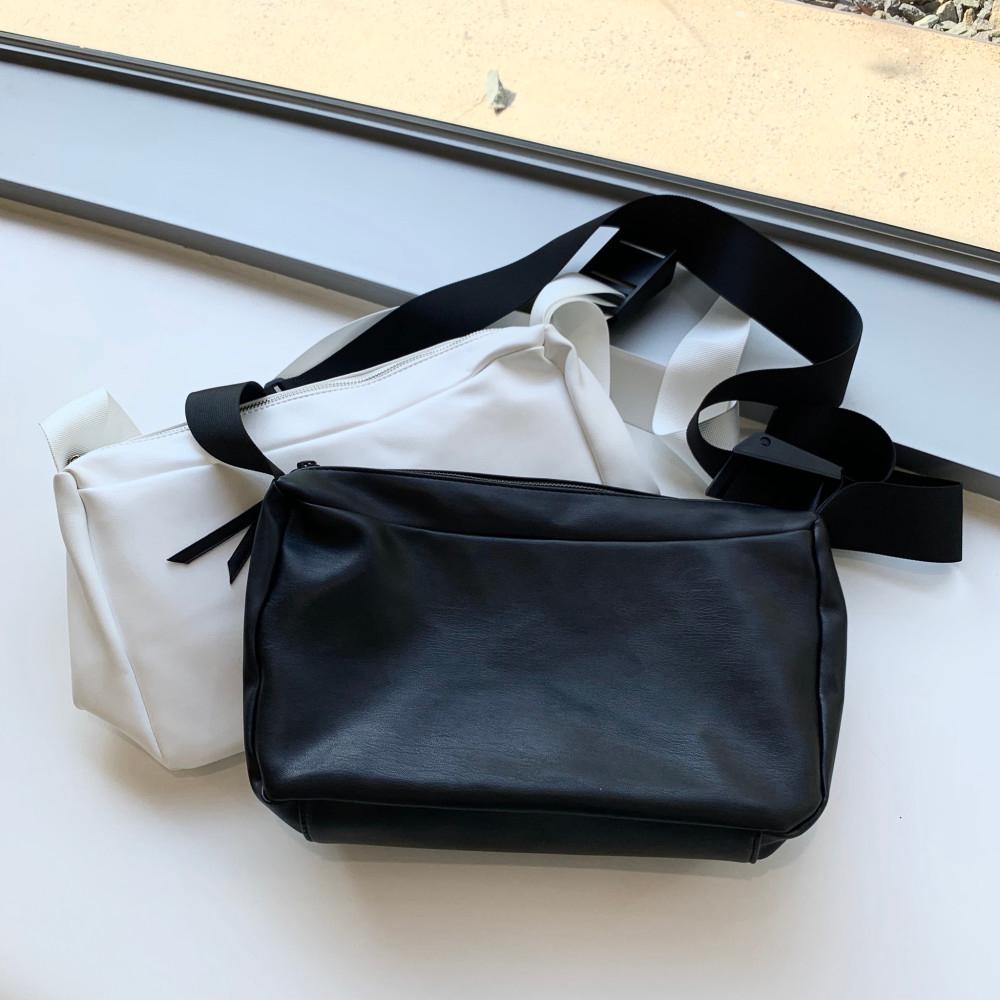 남자크로스백 레더메신저백 옆으로매는가방 사코슈백