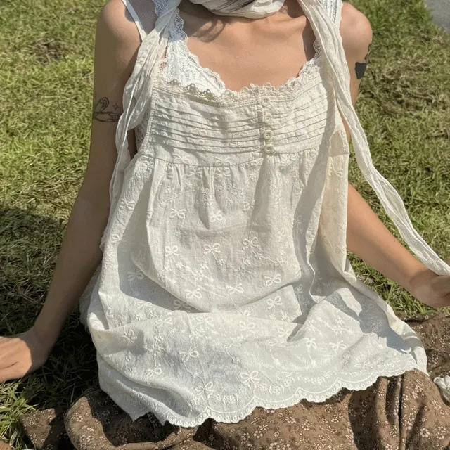 ★WHITE 7/30 출고예정★[소장추천!]퓨어 리본 포인트 레이스 버튼 빈티지 모리 히피 나시(2color)