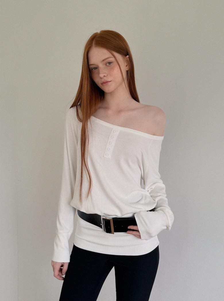 [온라인단독]베인 언발 숄더 빅벨트 티셔츠