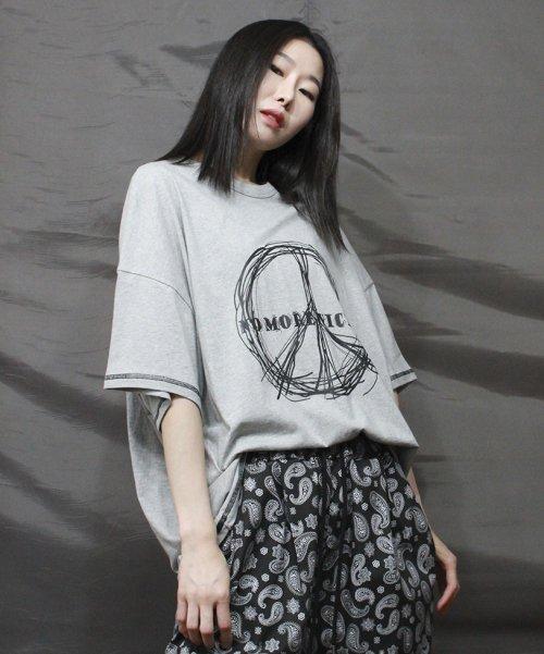 피스심볼 그래픽 박스핏 티셔츠 그레이