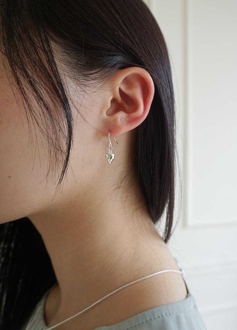 [E646] 미니 하트 귀걸이 시선