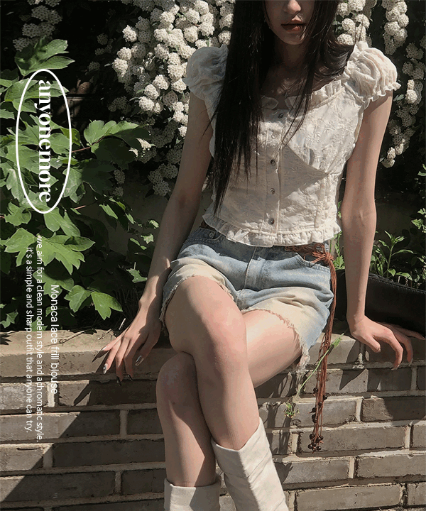 모나카 레이스 프릴 블라우스
