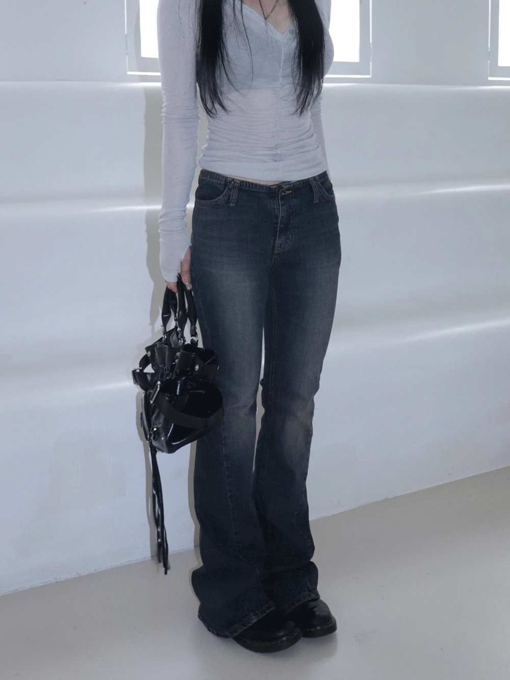 curved slim boots-cut jean | 커브드 슬림 부츠컷 진