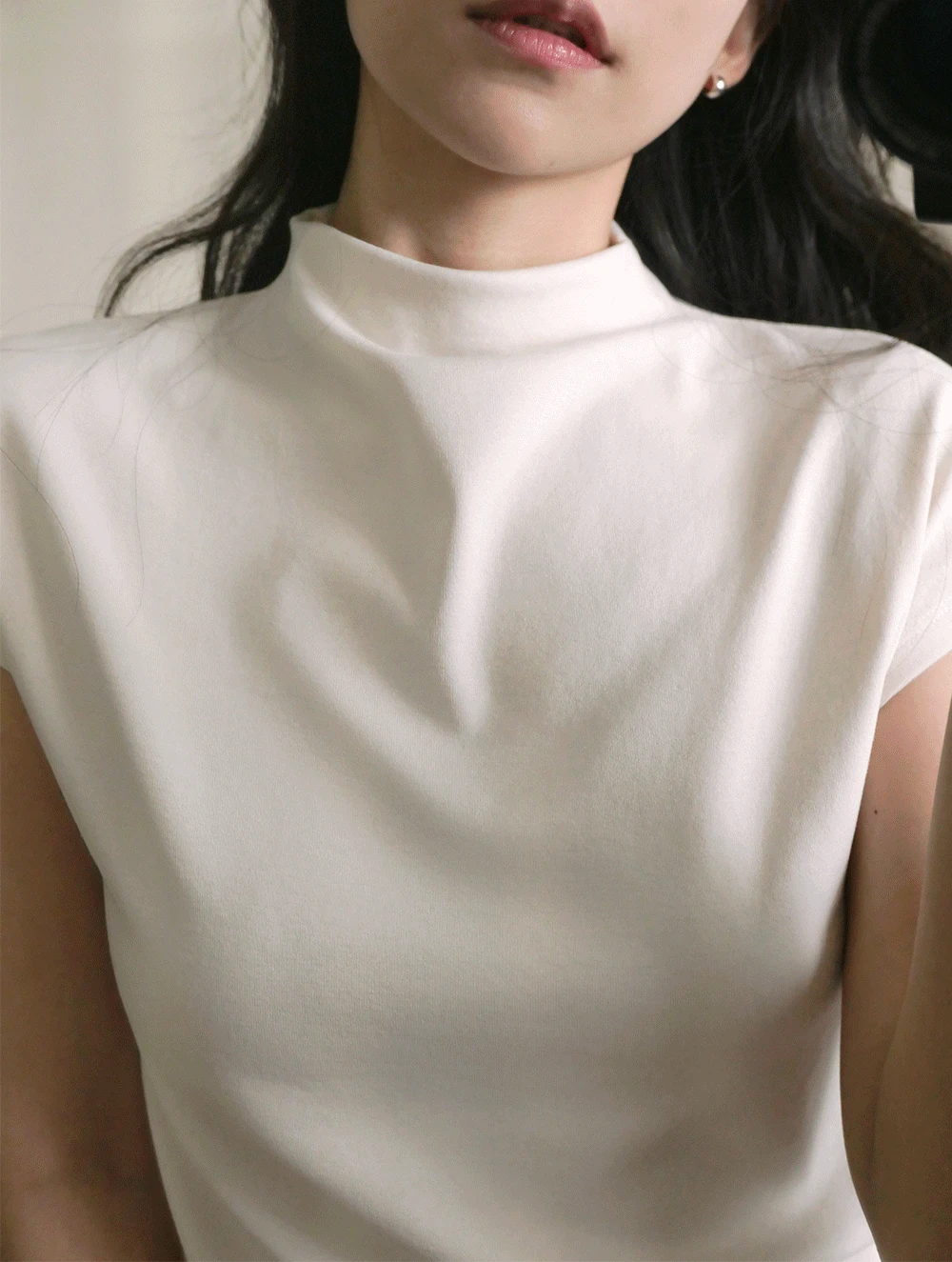 뮤즈 모크넥 티셔츠<font style="font-size:0px