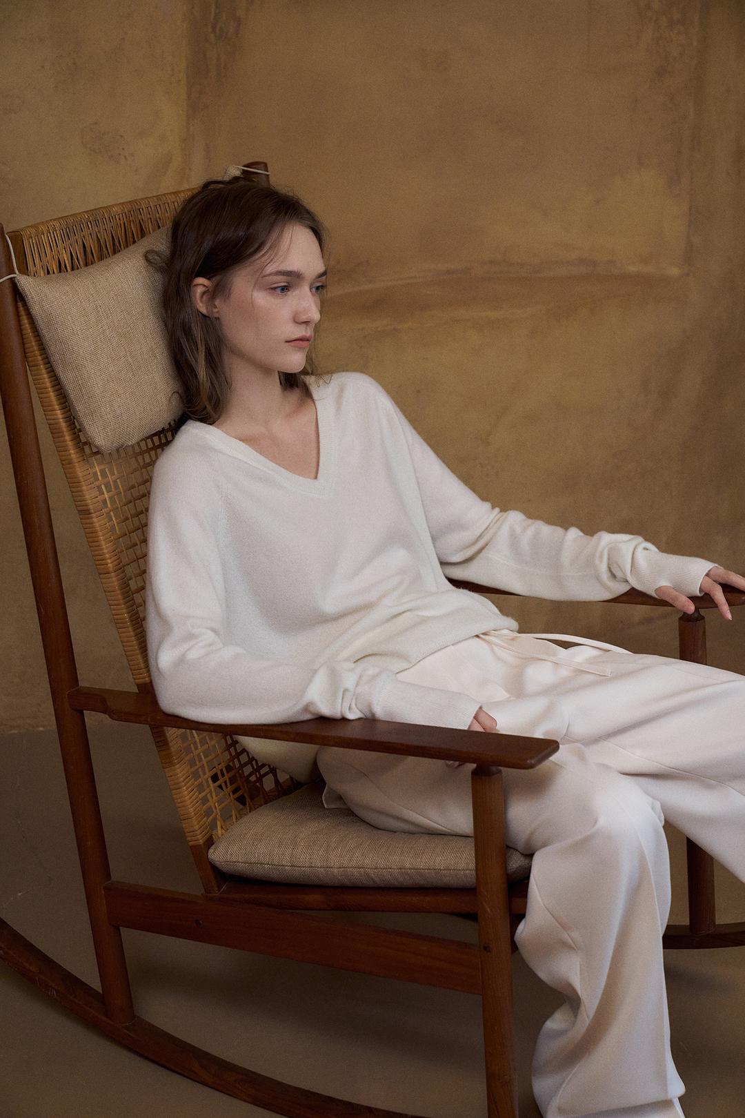 [5차 리오더]Cashmere 30% V-neck Knit Top[LMBEAU24KN257]-Cream