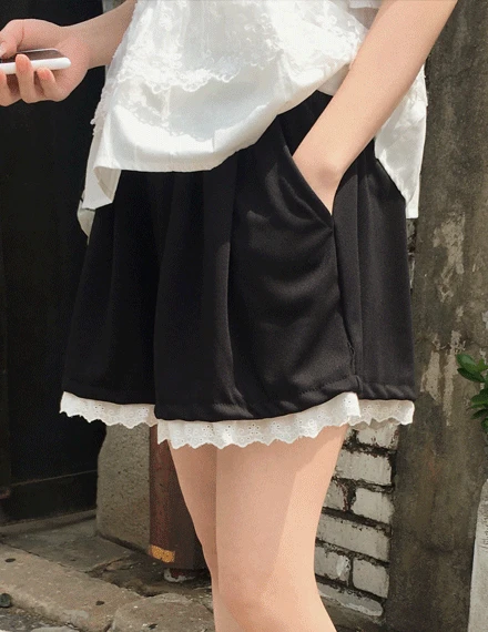 [러블리🤍/레이스/레이어드] 모이치엔 펀칭 레이스 숏 밴딩 팬츠