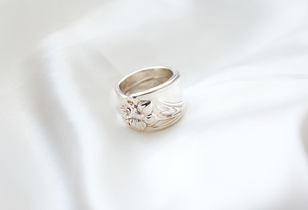 Daffodil handcrafted vintage single spoon ring