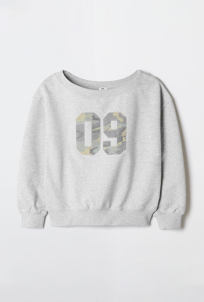 카모 오프숄더 스웨트셔츠_SPMNG23GY0