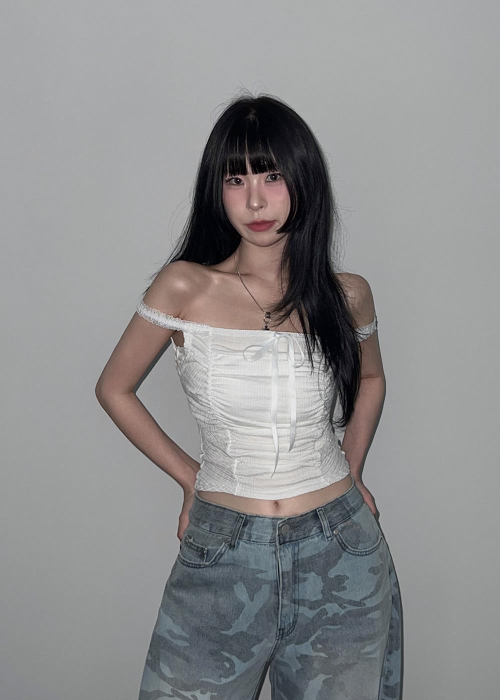 PENS OFF-SHOULDER LACE SHIRRING RIBBON TOP 2color / 펜즈 오프숄더 레이스 셔링 리본 탑