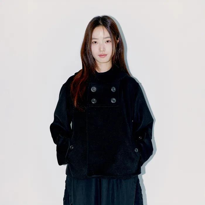 QUAD BUTTON SHORT COAT, BLACK