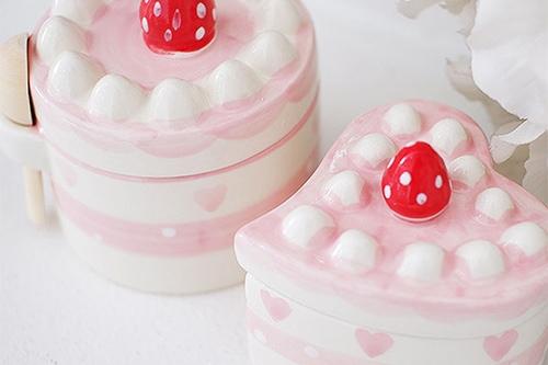 예쁜 접시 딸기 하트 케이크 디저트