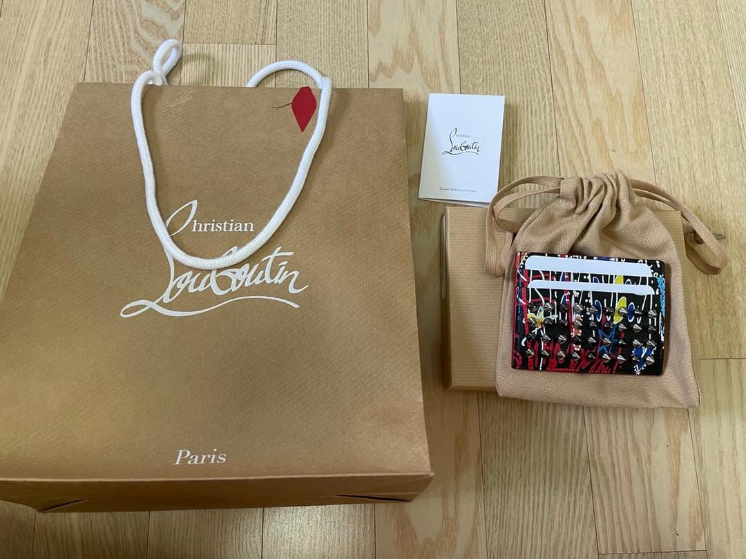 크리스찬루부탱 카드지갑 판매합니다 | 후루츠패밀리