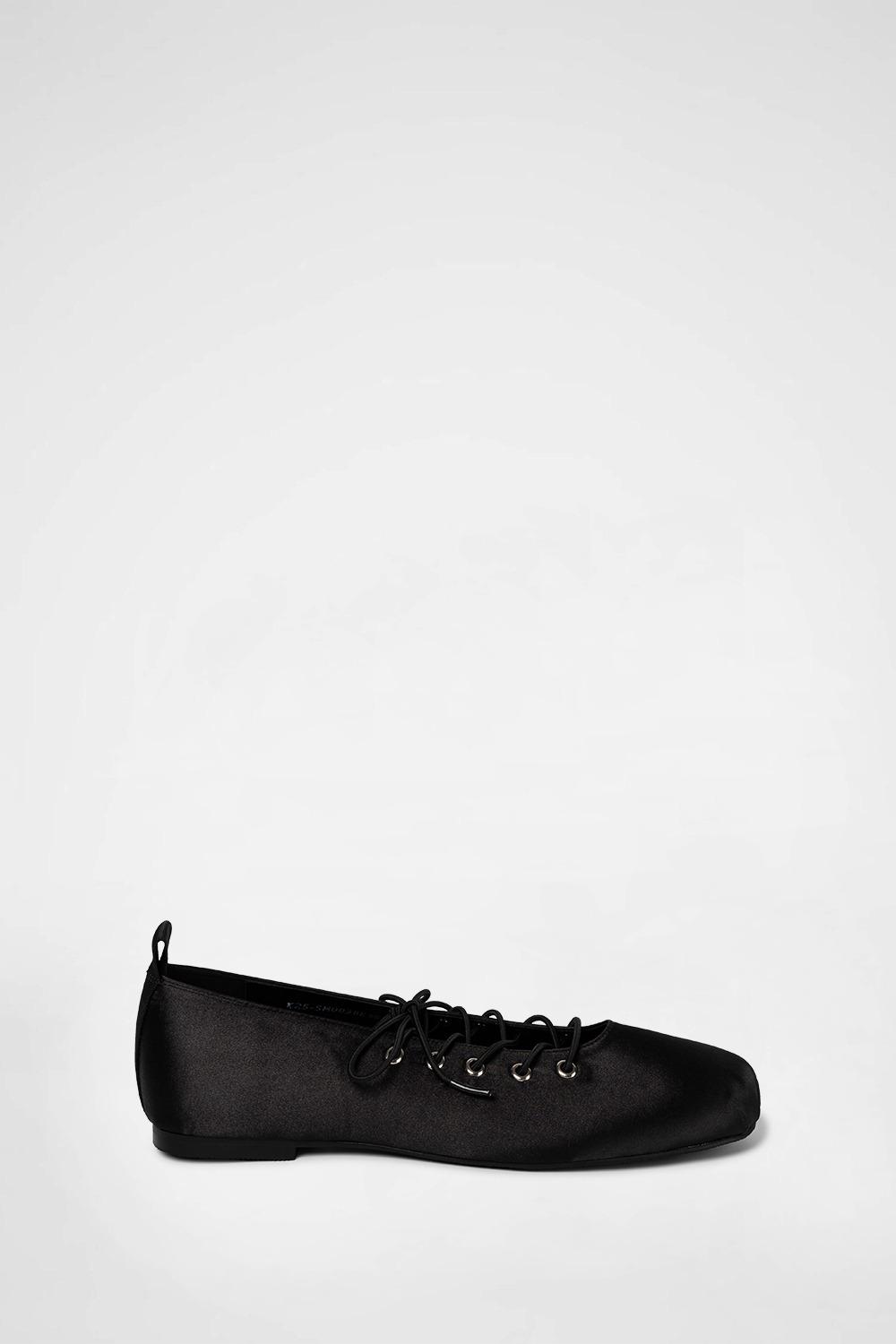 DOLPHIN LACE UP FLATS / BLACK