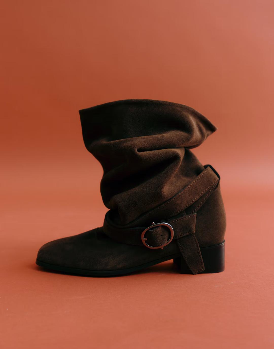 [SEREN] 세렌 스웨이드 슬라우치 미들 부츠 브라운