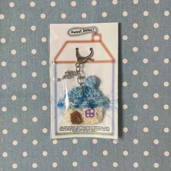 home keyring - blue roof