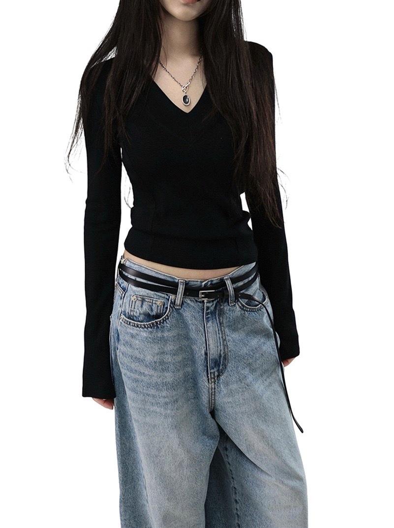 [당일출고] LEAD INCISION LINE V-NECK BASIC TOP 리드 절개 라인 V넥 기본탑 (2 COLORS)