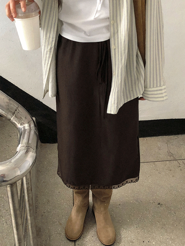 스프링콤마 [하객룩] 브렛 새틴밴딩레이스롱스커트