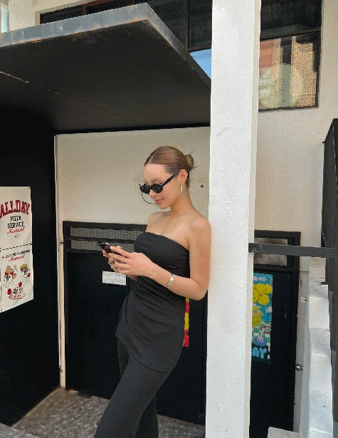 [캡내장] 데이 슬릿 셔링 튜브탑