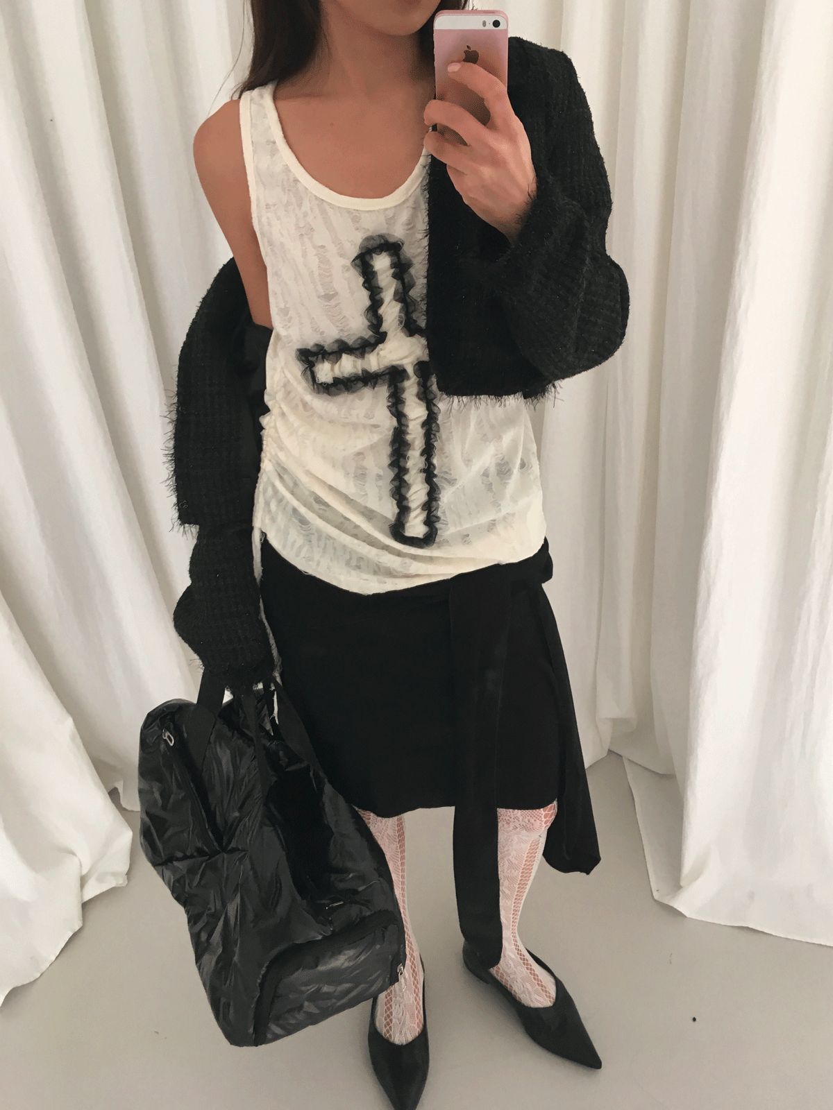 온마인드 CROSS DAMAGE SLEEVELESS