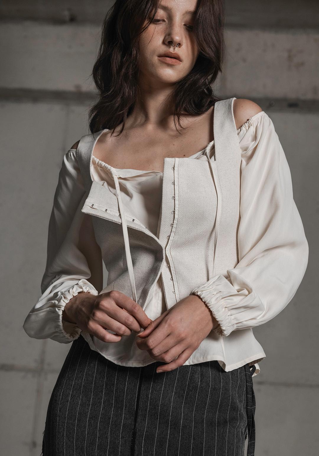 Luke Vest, Ivory