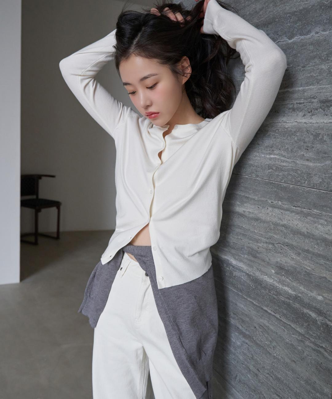 스파오 [소프트얀] 라운드넥 카디건_SPCKF23W01