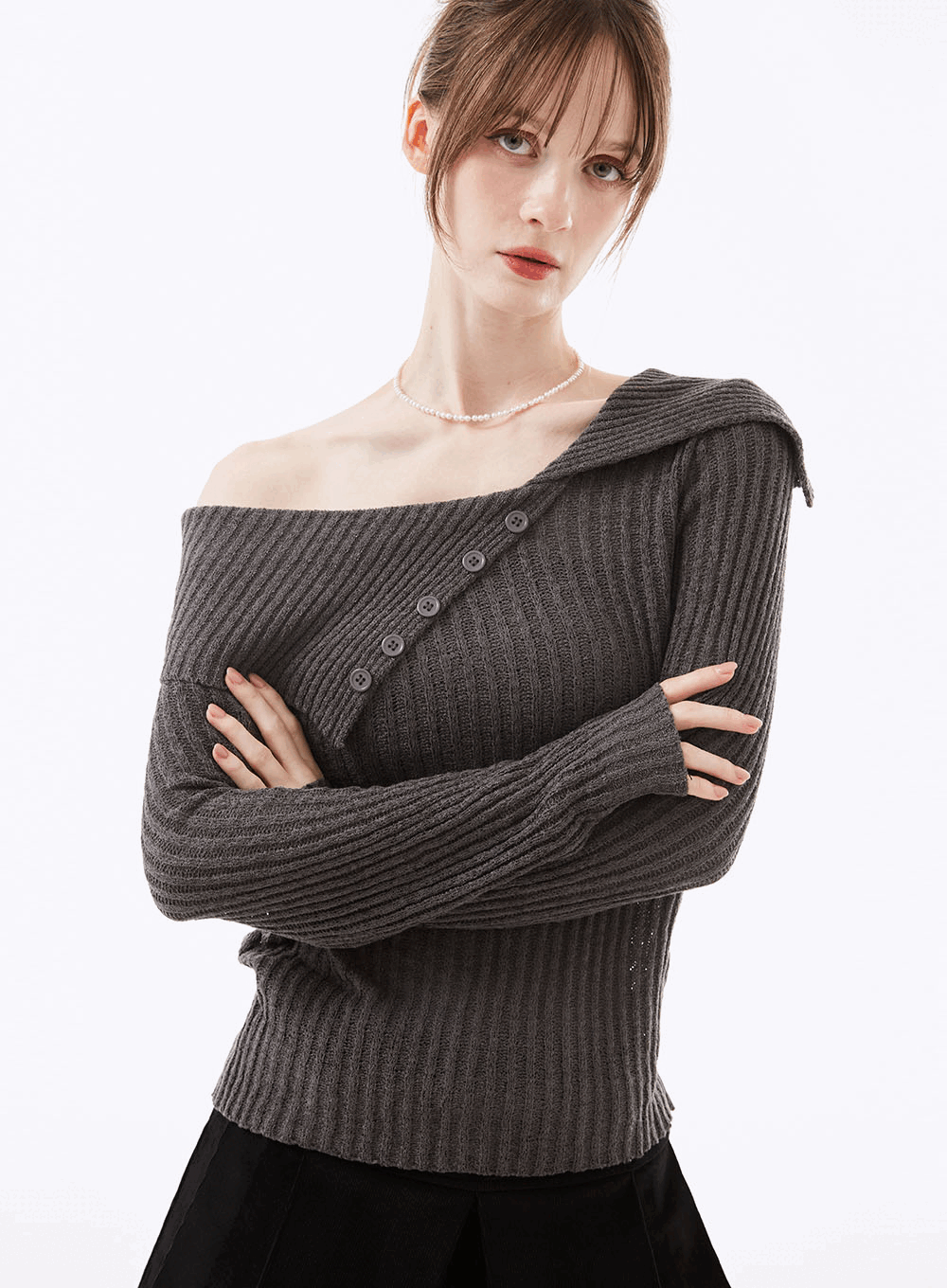 다비안 언발 버튼 오프숄더 니트
