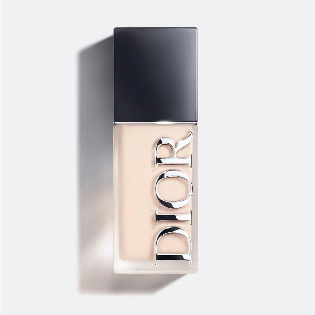 디올 포에버 스킨 웨어: 묻어나지 않는 블러 파운데이션