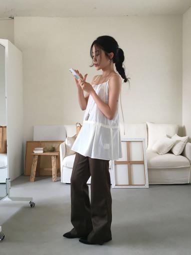 (당일출고)ROOF BLOUSE (WHITE) 루프 핀턱 나시 블라우스