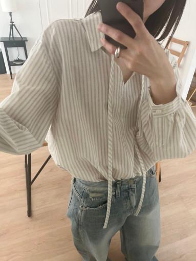 미엔느 / 피넛 스트랩 블라우스 (2col)