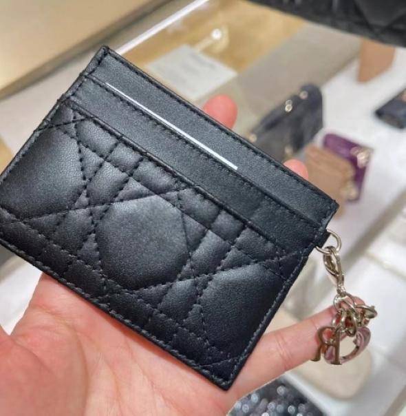 디올 DIOR Lady Dior Freesia 카드 지갑 S0974ONMJ_M900 - 라비앙로즈 온라인 명품아울렛