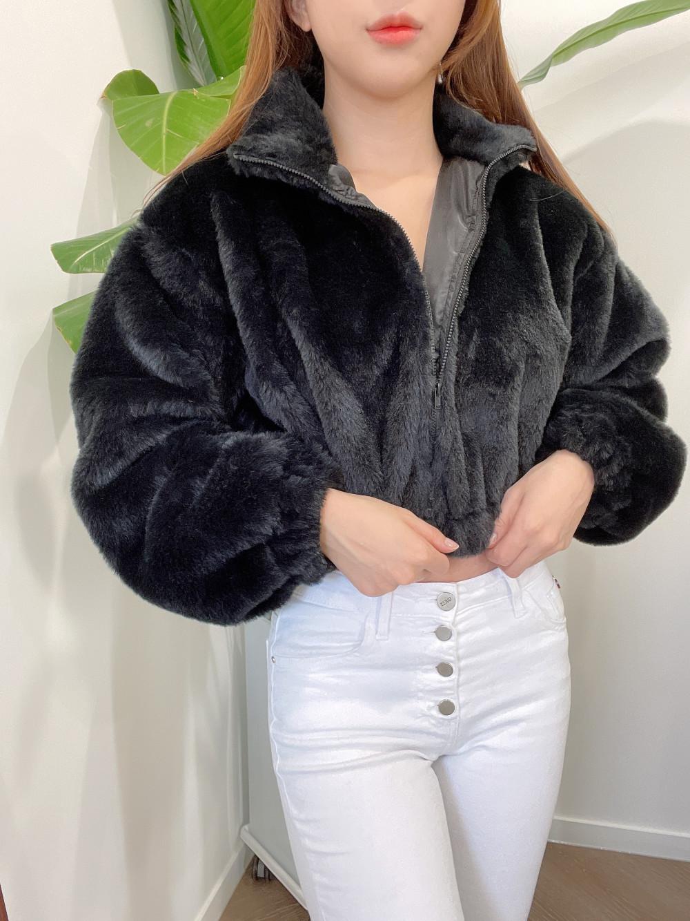 [FREE]퐁실 하이넥 크롭 집업 퍼점퍼[아이 블랙]