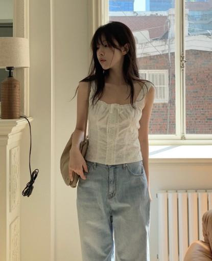 베르가못 펀칭 레이스 블라우스 코튼 슬리브리스 스퀘어넥 스트링 크롭 bl