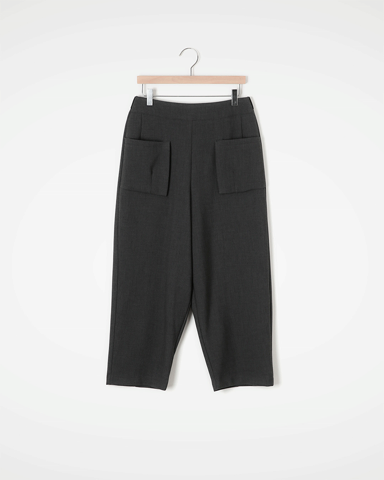 포멀과 편안함이 만나는 항아리 핏 Cocoon-Fit Banding Slacks]