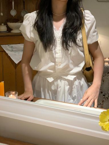 [에토bl-ivory] 밴딩 핀턱 레이스 브이넥 프릴 퍼프 셔링 아이보리 반팔 블라우스