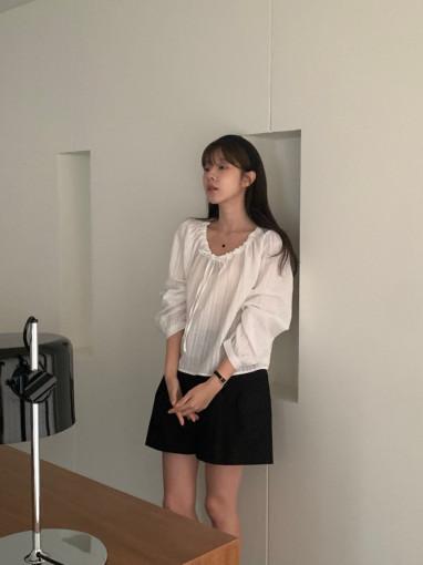 베르가못 니드 블라우스 코튼 긴팔 스트링 라운드 셔링 bl (2col)