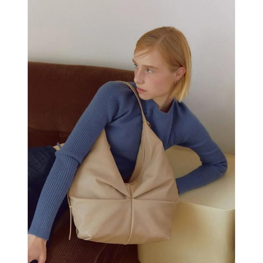 [갤러리아] JABA5E239 [보우백] 아이보리 소프트 고트레더 셔링 숄더백 L