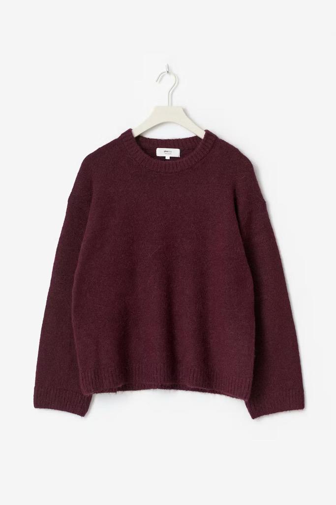 Crew neck knitted sweater