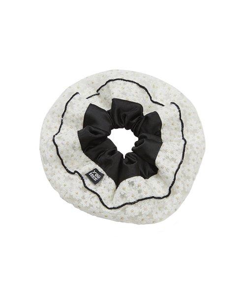 FLOWER SATIN SCRUNCHIE BLACK