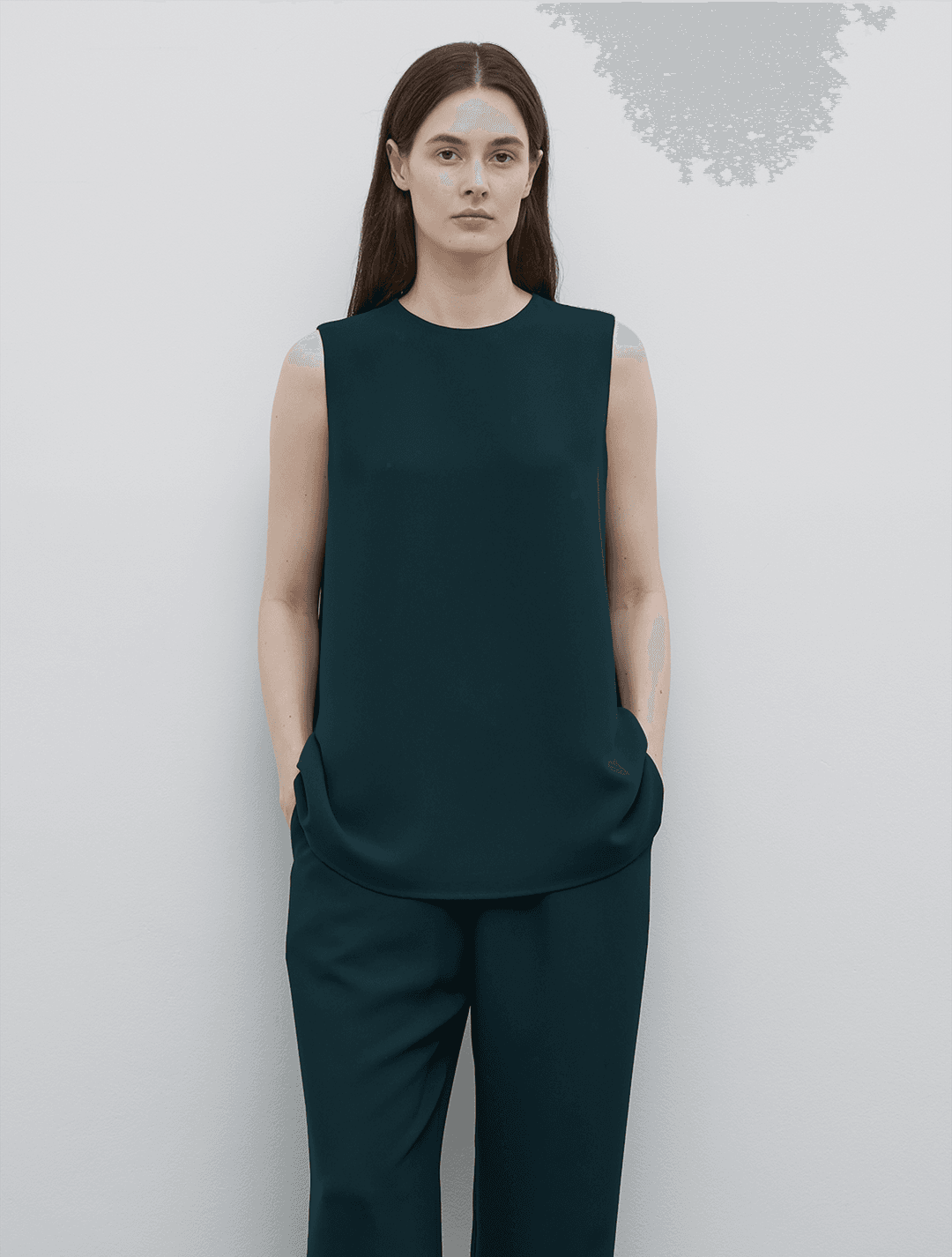 Marton round sleeveless BL