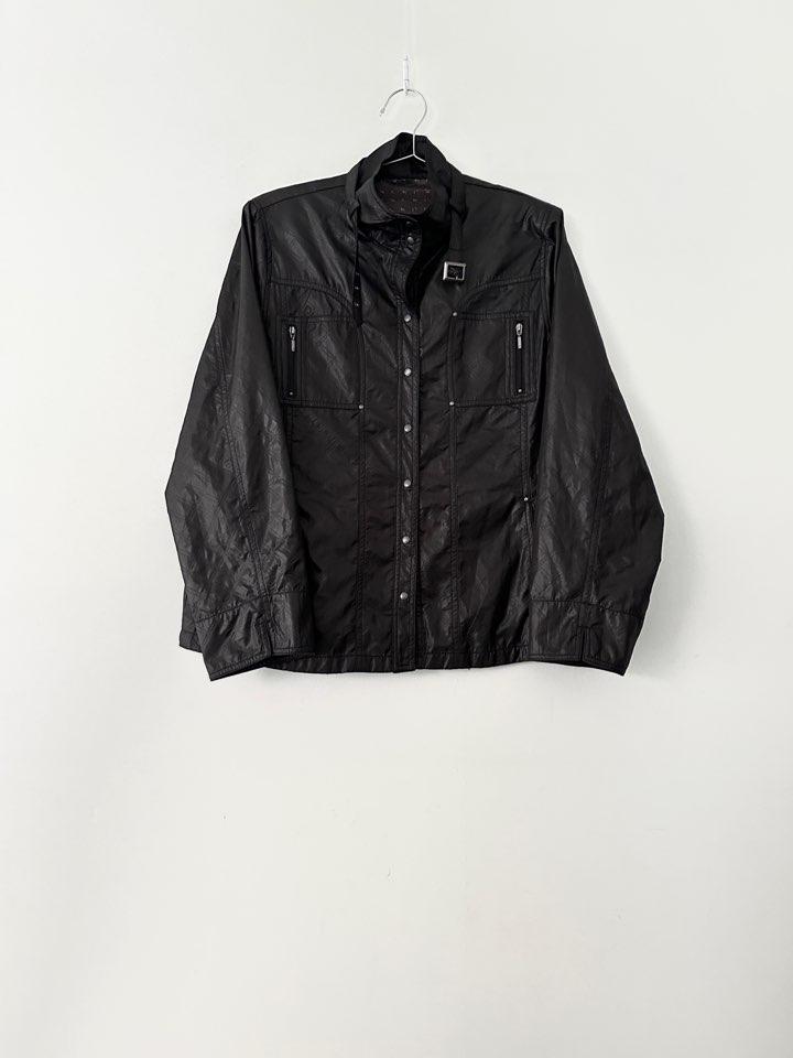 Buckle wind jacket / black